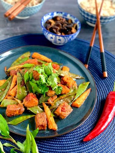 Spicy tofu vegetable wok and shiitake mushrooms