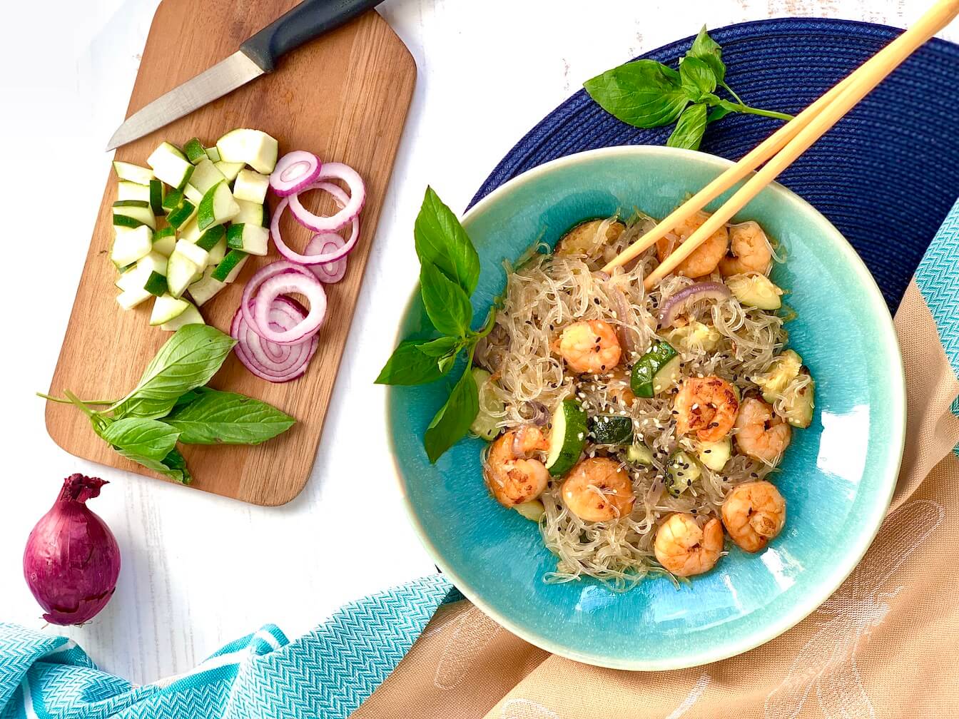 Noodle Salad with Garlic Shrimps and Zucchini